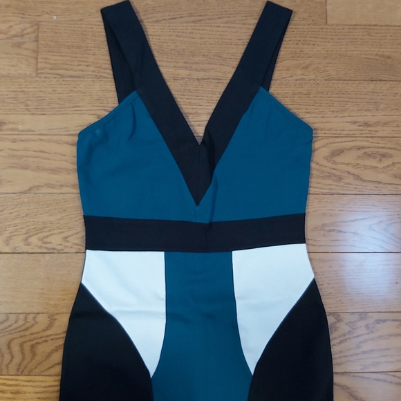 Guess bodycon dress - Picture 3 of 4